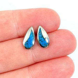 Dainty teardrop shaped southwestern turquoise chip earrings